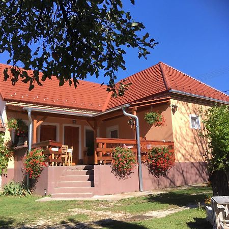 Liliom Vendeghaz Hotel Bakonybel Exterior photo